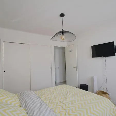 Ajaccio: 3 Pieces, Terrasse, Clim, Parking, Internet, Proche Centre Et Commerces - Fr-1-61-528
