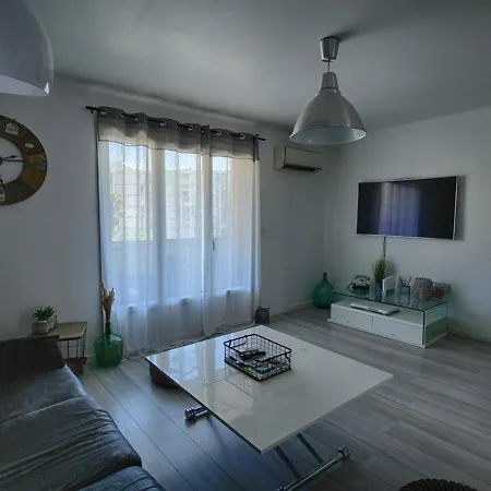 Ajaccio: 3 Pieces, Terrasse, Clim, Parking, Internet, Proche Centre Et Commerces - Fr-1-61-528 شقة *
