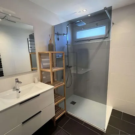Ajaccio: 3 Pieces, Terrasse, Clim, Parking, Internet, Proche Centre Et Commerces - Fr-1-61-528 * أجاكسيو